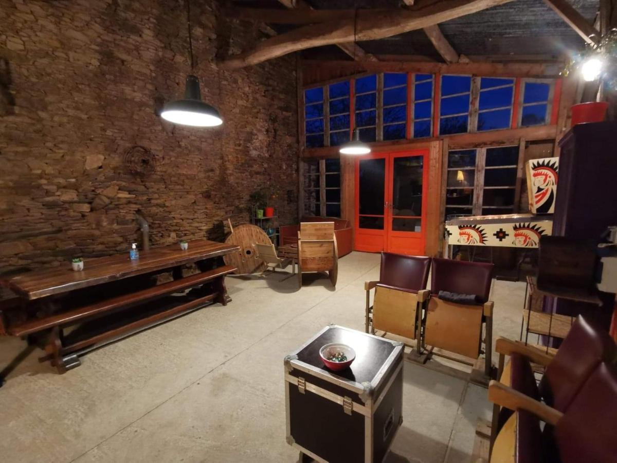 Aux Yourtes De La Fabrique Saint-Florent-des-Bois Exteriér fotografie